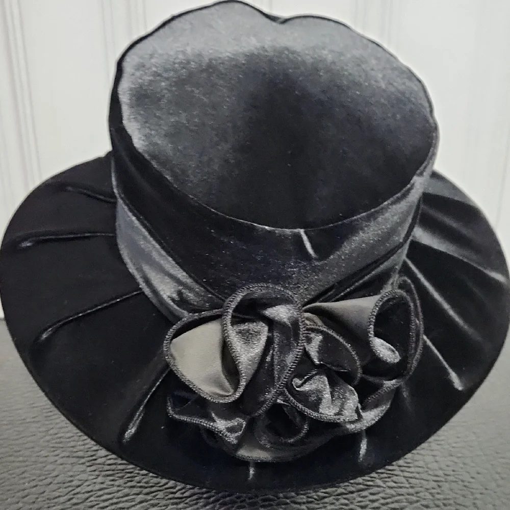 NEW! Elegant Black Velvet Hat - Picture 1 of 10